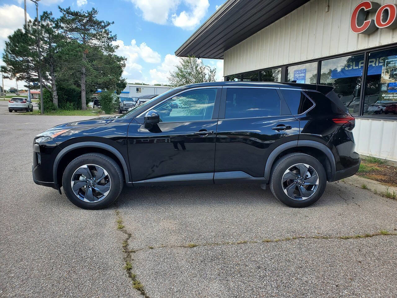 Used 2024 Nissan Rogue SV image 6