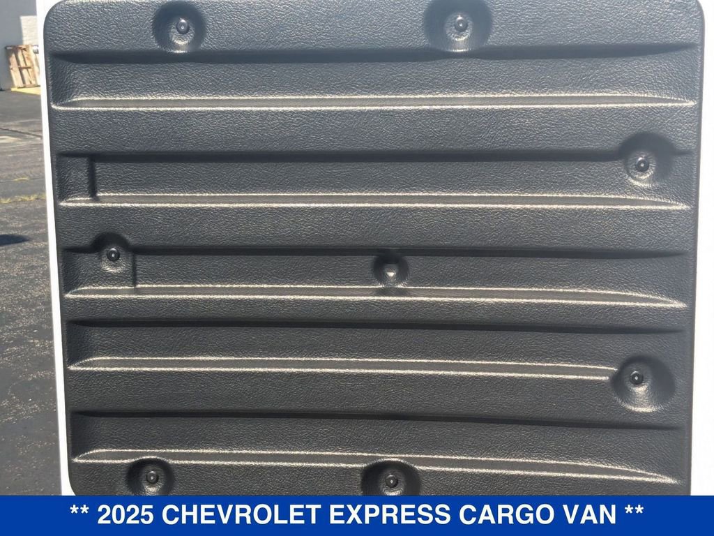 Used 2025 Chevrolet Express 3500 Extended image 26