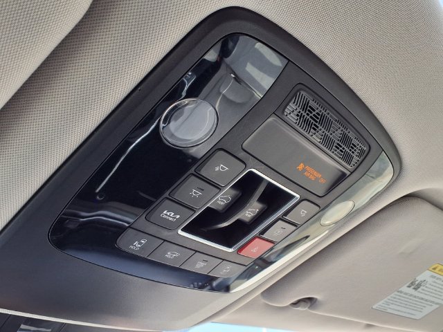 Used 2026 Kia Carnival SX w/ SX Dark Edition Package FWD image 17