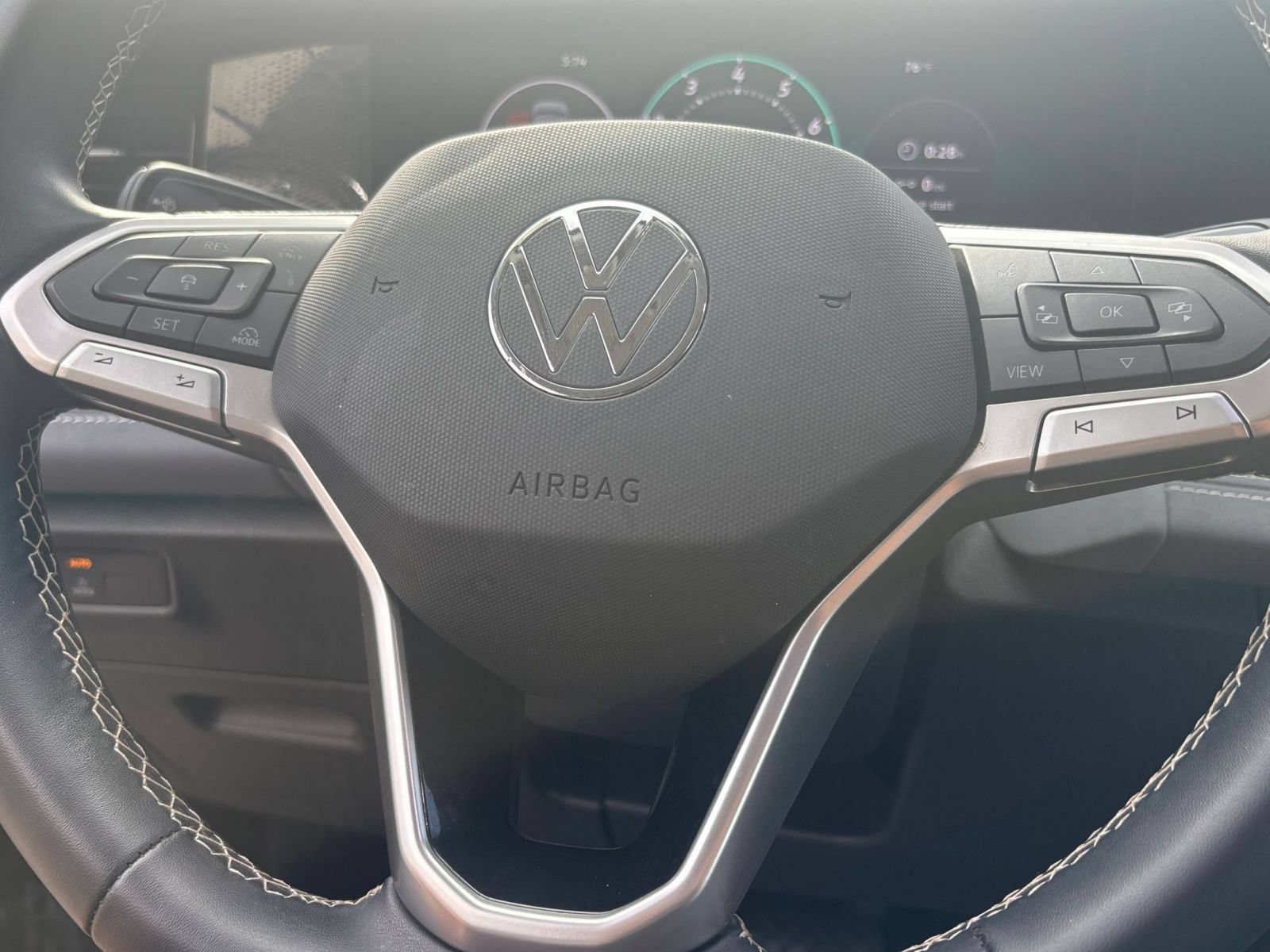 Used 2026 Volkswagen Tiguan SE AWD/4WD image 29