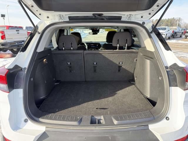 Used 2025 Chevrolet TrailBlazer LT AWD/4WD image 9
