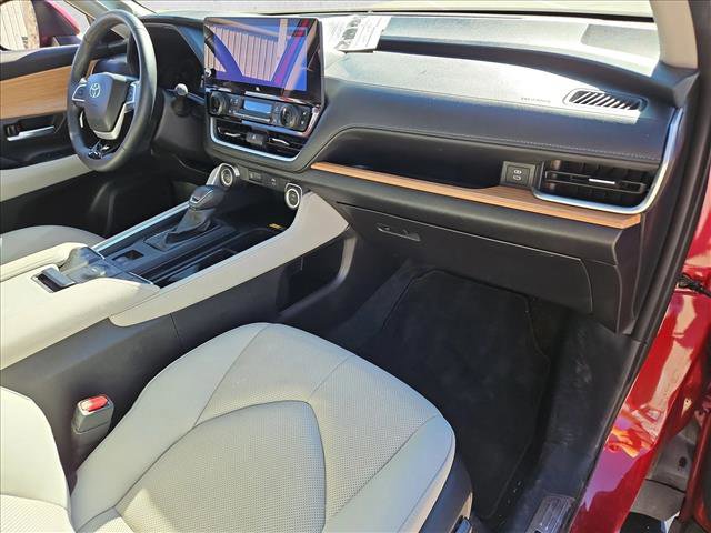 Certified 2025 Toyota Grand Highlander FWD image 24