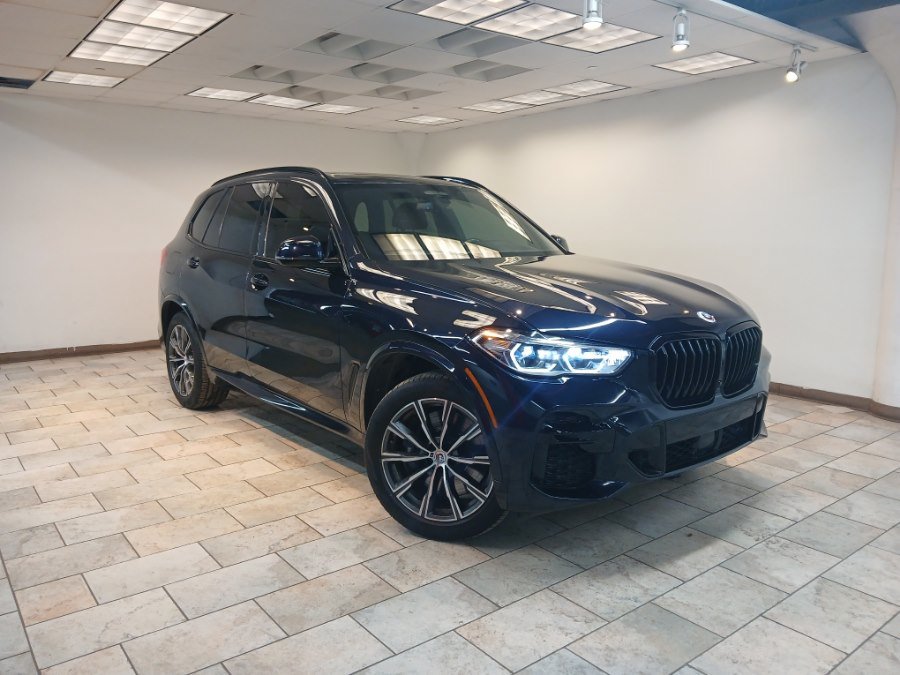 Used 2023 BMW X5 M50i w/ Executive Package AWD/4WD image 3