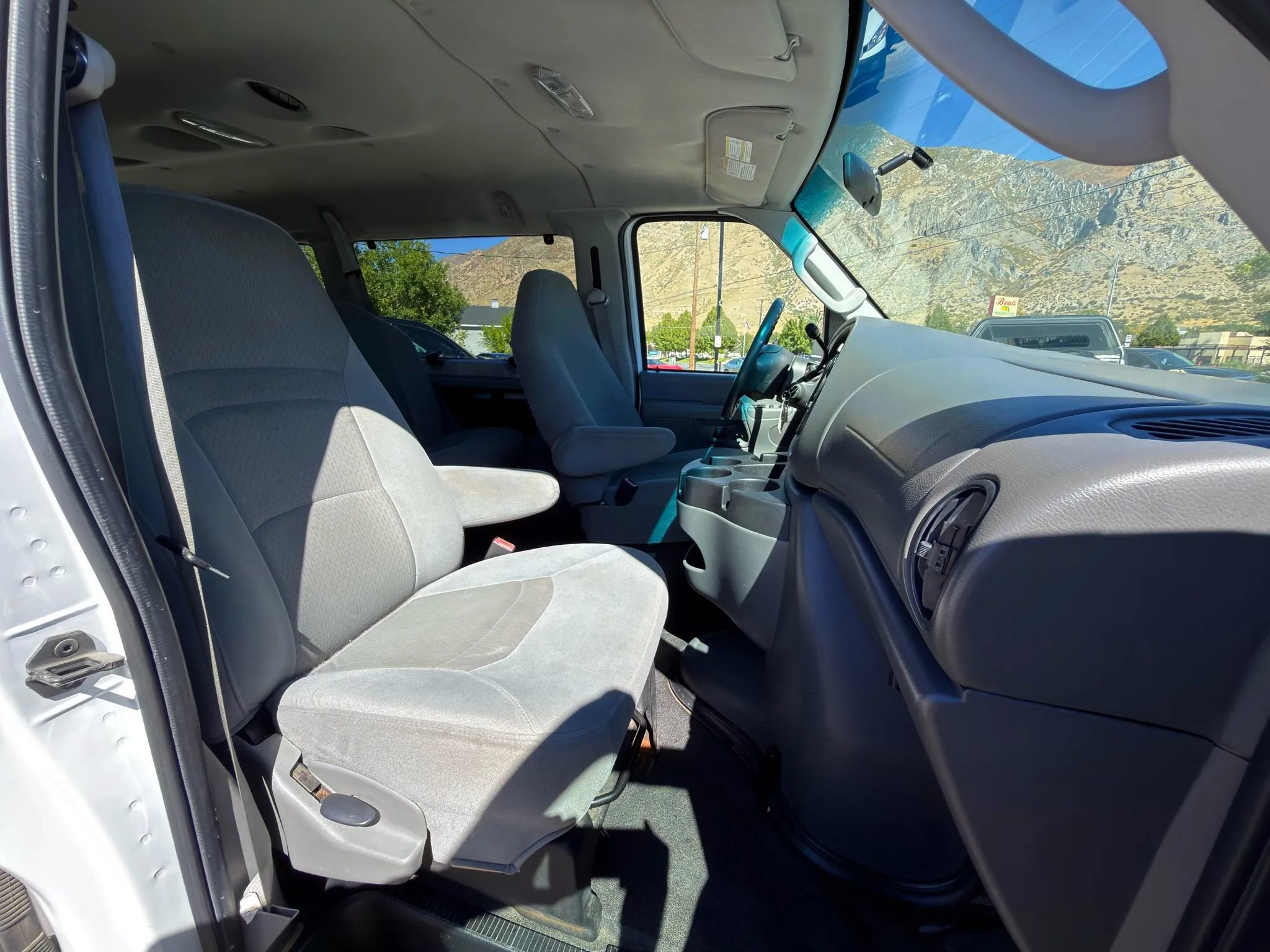 Used 2008 Ford E-350 and Econoline 350 XLT image 5