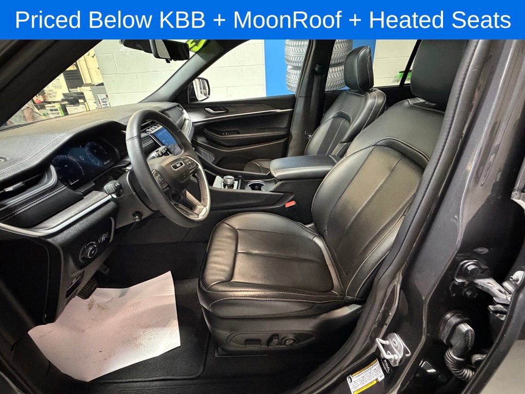 Used 2025 Jeep Grand Cherokee Limited w/ Luxury Tech Group II AWD/4WD image 13