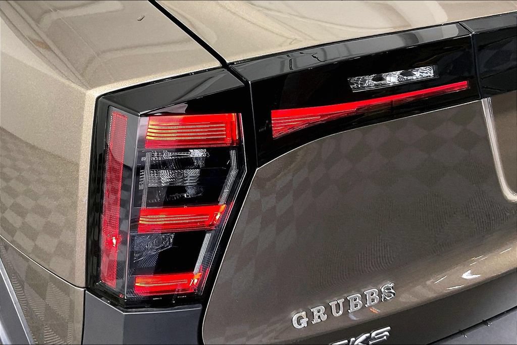 Certified 2025 Nissan Kicks SR FWD image 36