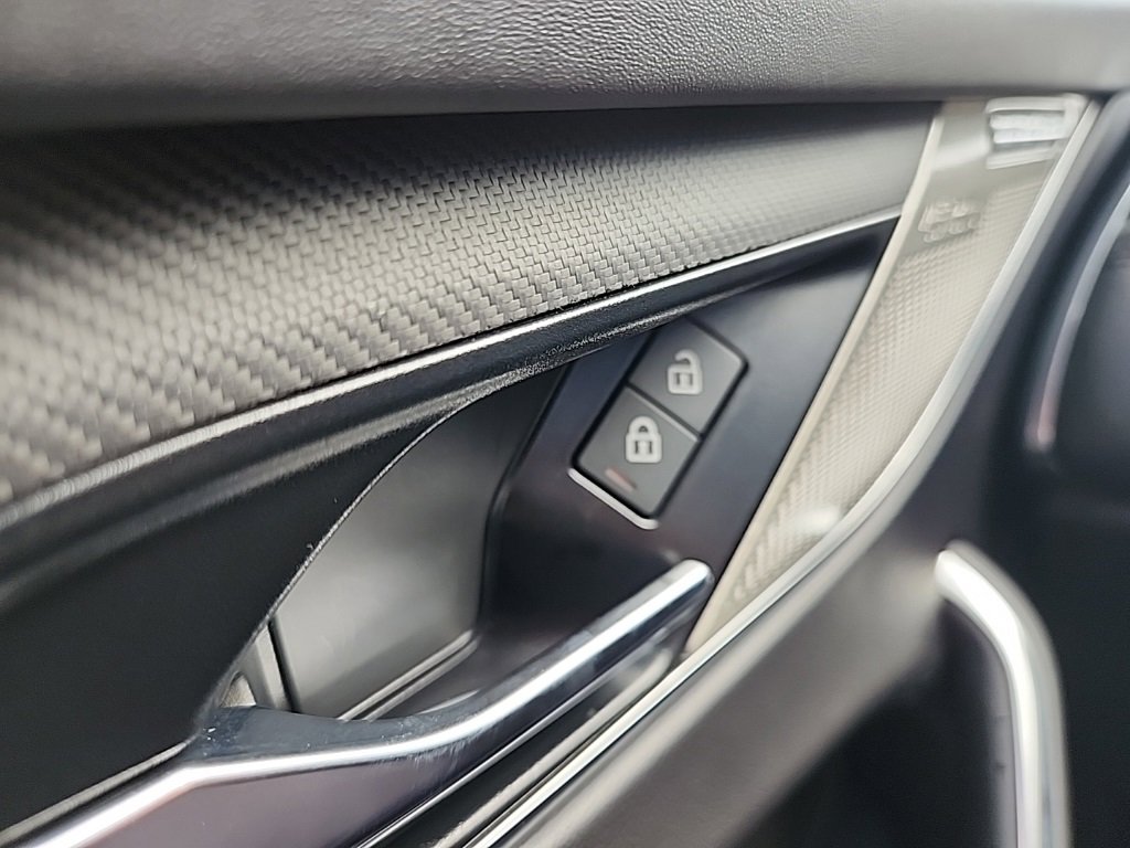 Used 2021 Jaguar F-PACE SVR image 38