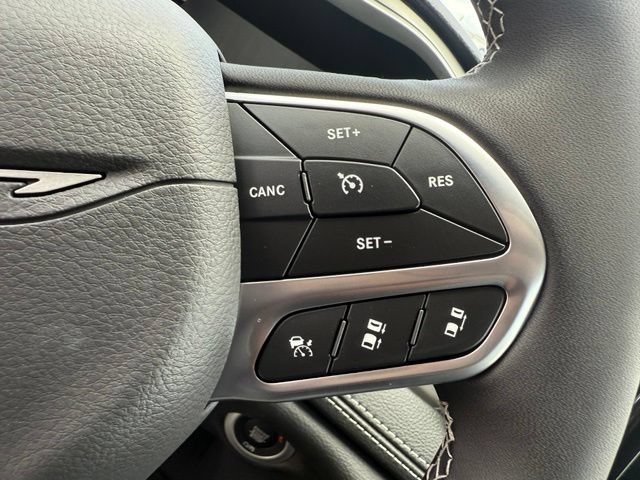 New 2027 Chrysler Pacifica Limited w/ Family Tech Group FWD image 32