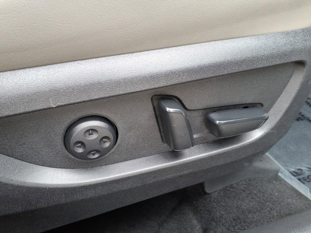 Used 2023 INFINITI QX50 Sensory image 6