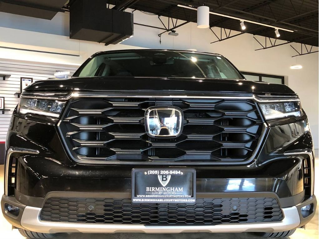 Used 2025 Honda Pilot EX-L image 3