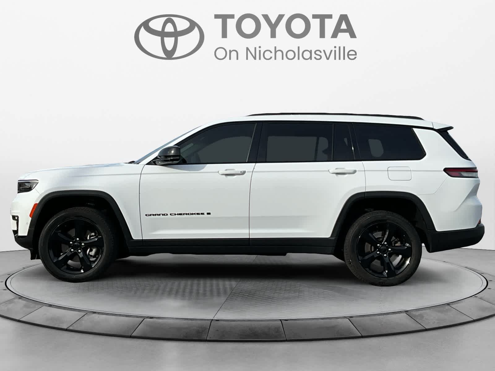 Used 2025 Jeep Grand Cherokee L Limited w/ Luxury Tech Group II AWD/4WD image 2