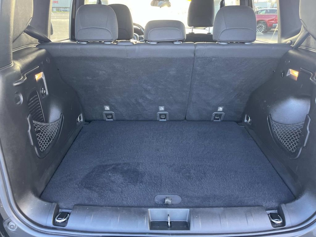 Used 2017 Jeep Renegade Latitude image 12