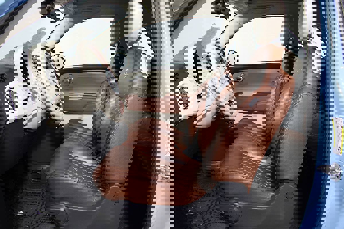 Used 2019 FIAT 500 Lounge image 9