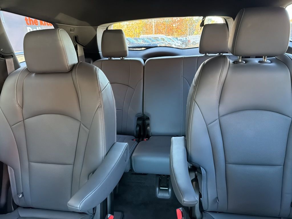 Used 2023 Buick Enclave Essence image 15