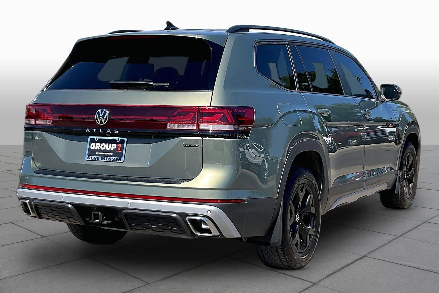 Used 2024 Volkswagen Atlas Peak Edition SEL AWD/4WD image 13