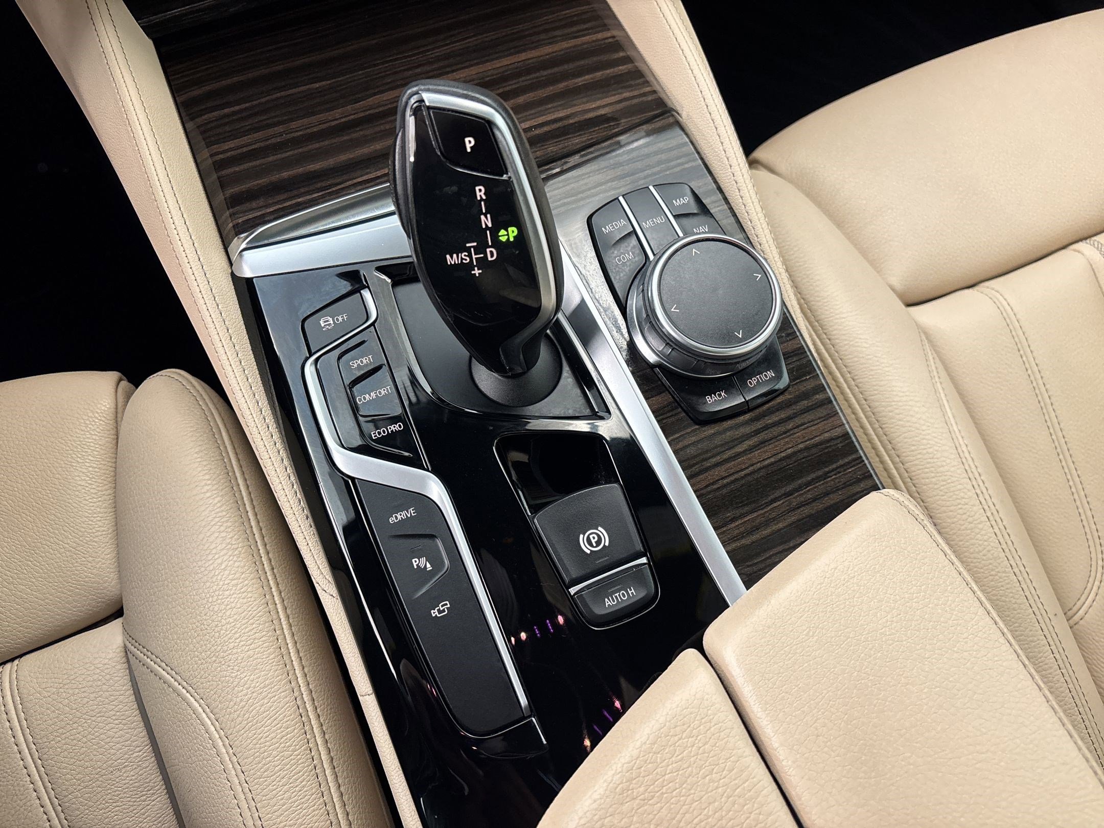 Used 2018 BMW 530e w/ Premium Package 2 RWD image 17