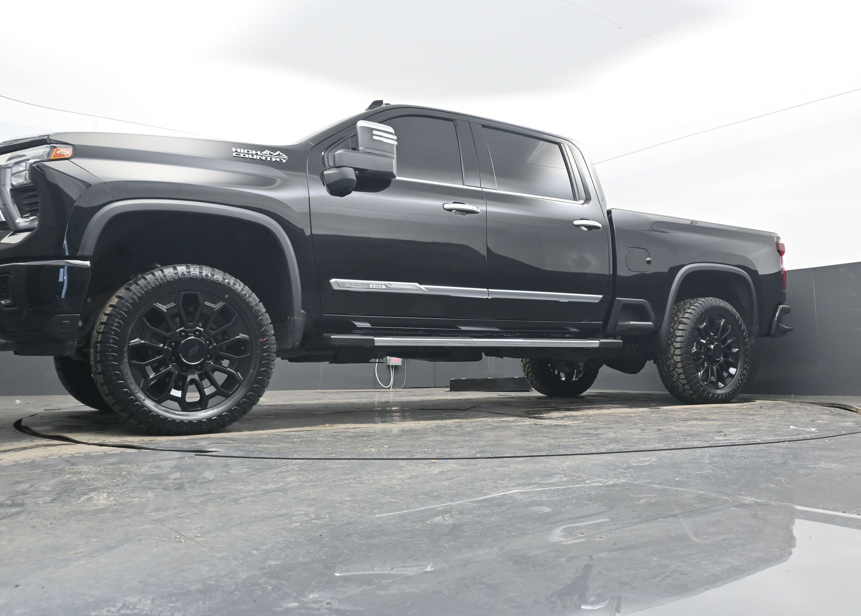 Used 2024 Chevrolet Silverado 2500 High Country w/ Technology Package image 22