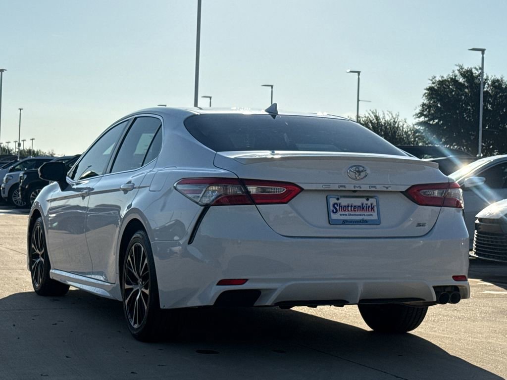 Used 2019 Toyota Camry SE FWD image 6