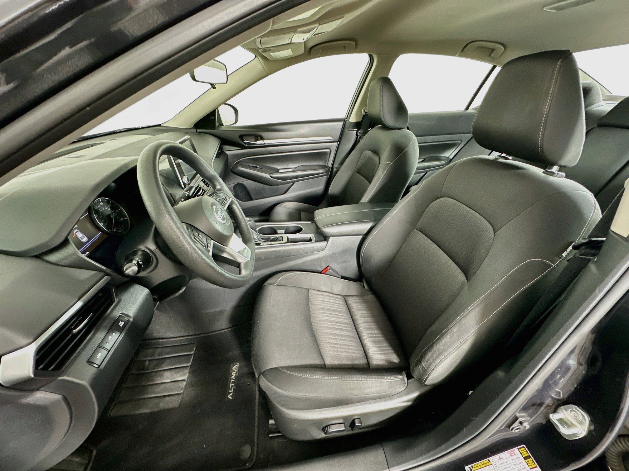 Used 2022 Nissan Altima 2.5 SV FWD image 13