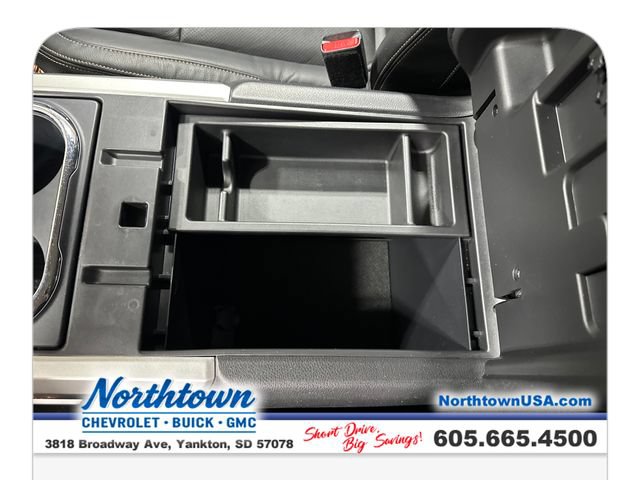 Used 2017 Nissan Titan SL w/ Off-Road Package AWD/4WD image 27