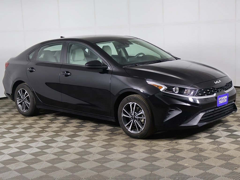 Used 2023 Kia Forte LXS FWD image 2