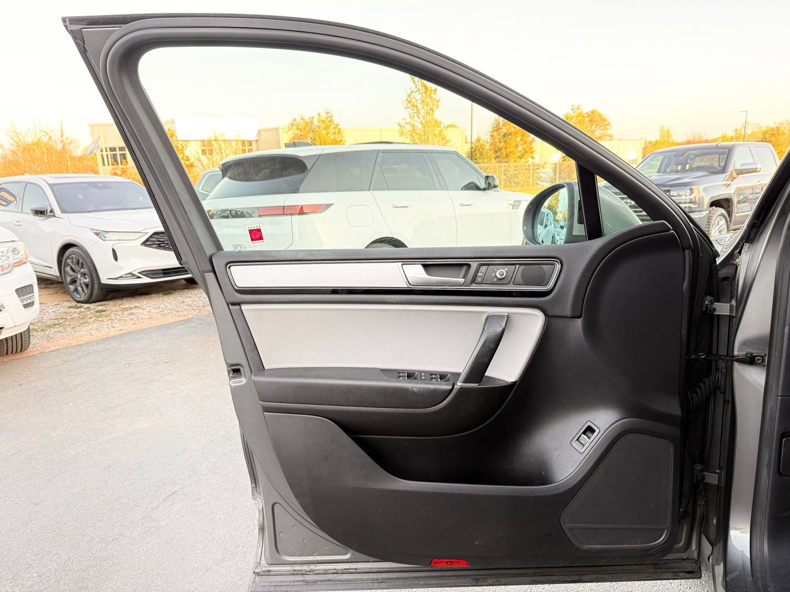 Used 2017 Volkswagen Touareg Wolfsburg Edition AWD/4WD image 19