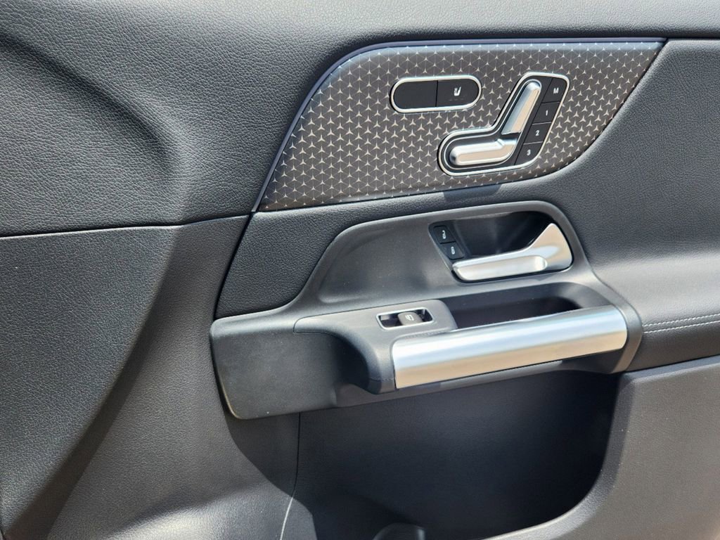 Used 2025 Mercedes-Benz GLA 250 4MATIC image 23