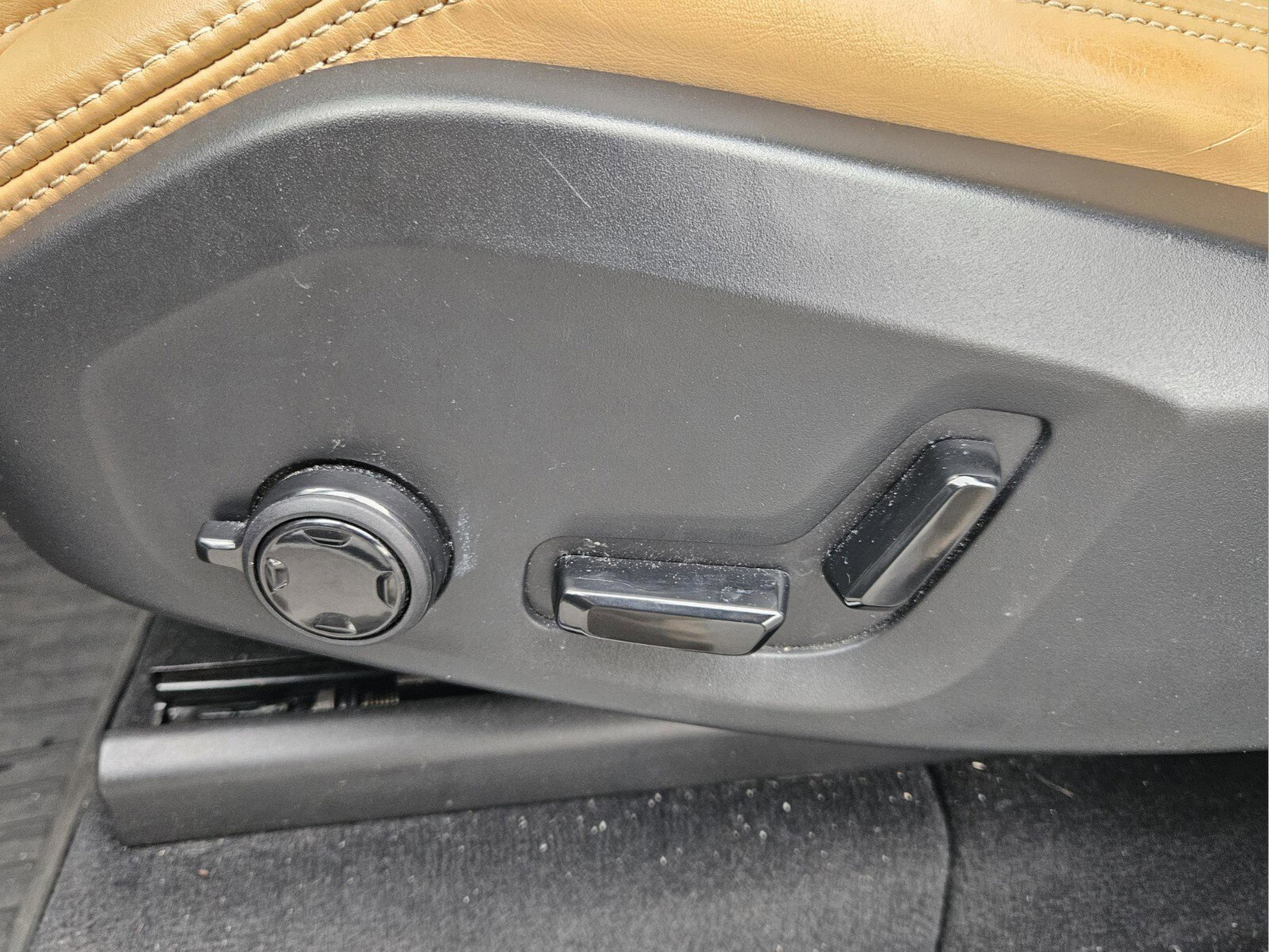 Used 2017 Volvo XC90 T6 Inscription w/ Vision Package image 12