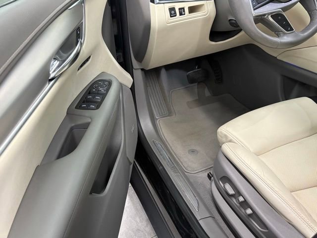 Used 2017 Cadillac XT5 Luxury w/ Driver Awareness Package FWD image 12
