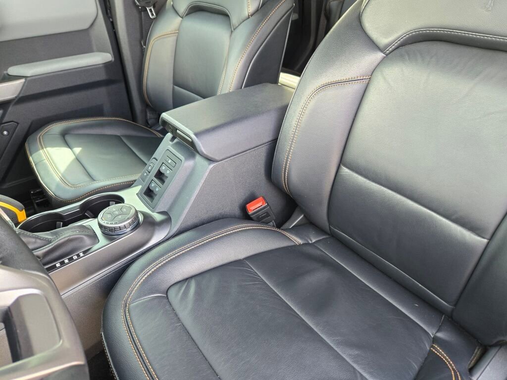 Used 2023 Ford Bronco Badlands image 19