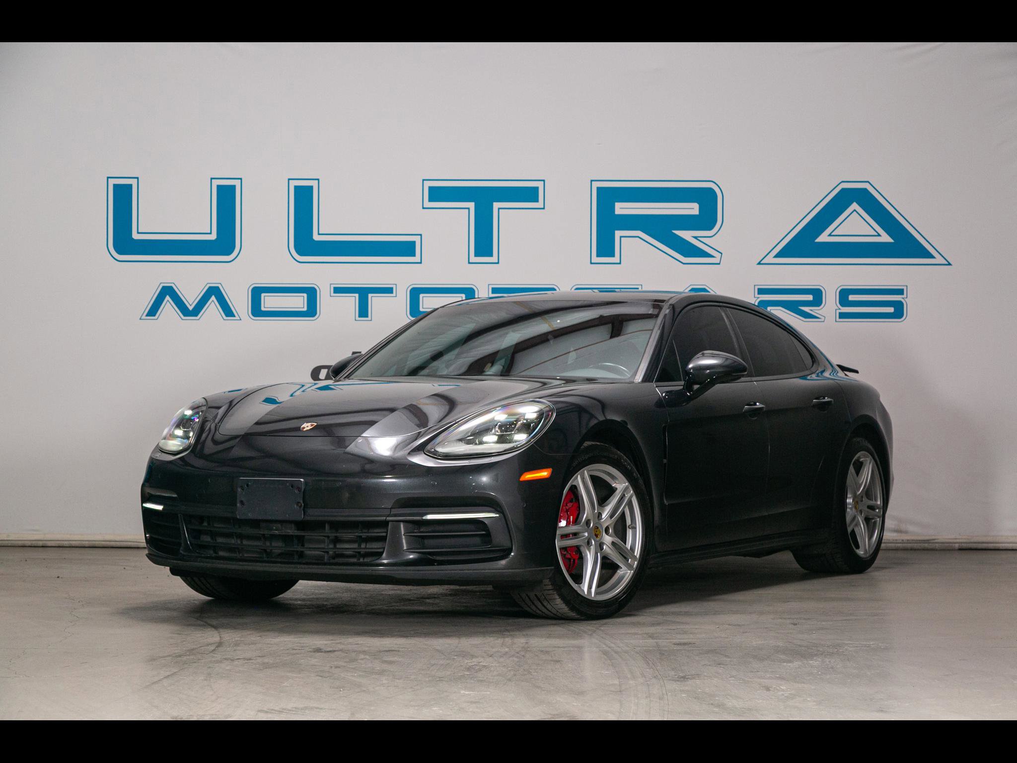 Used 2018 Porsche Panamera 4 image 1