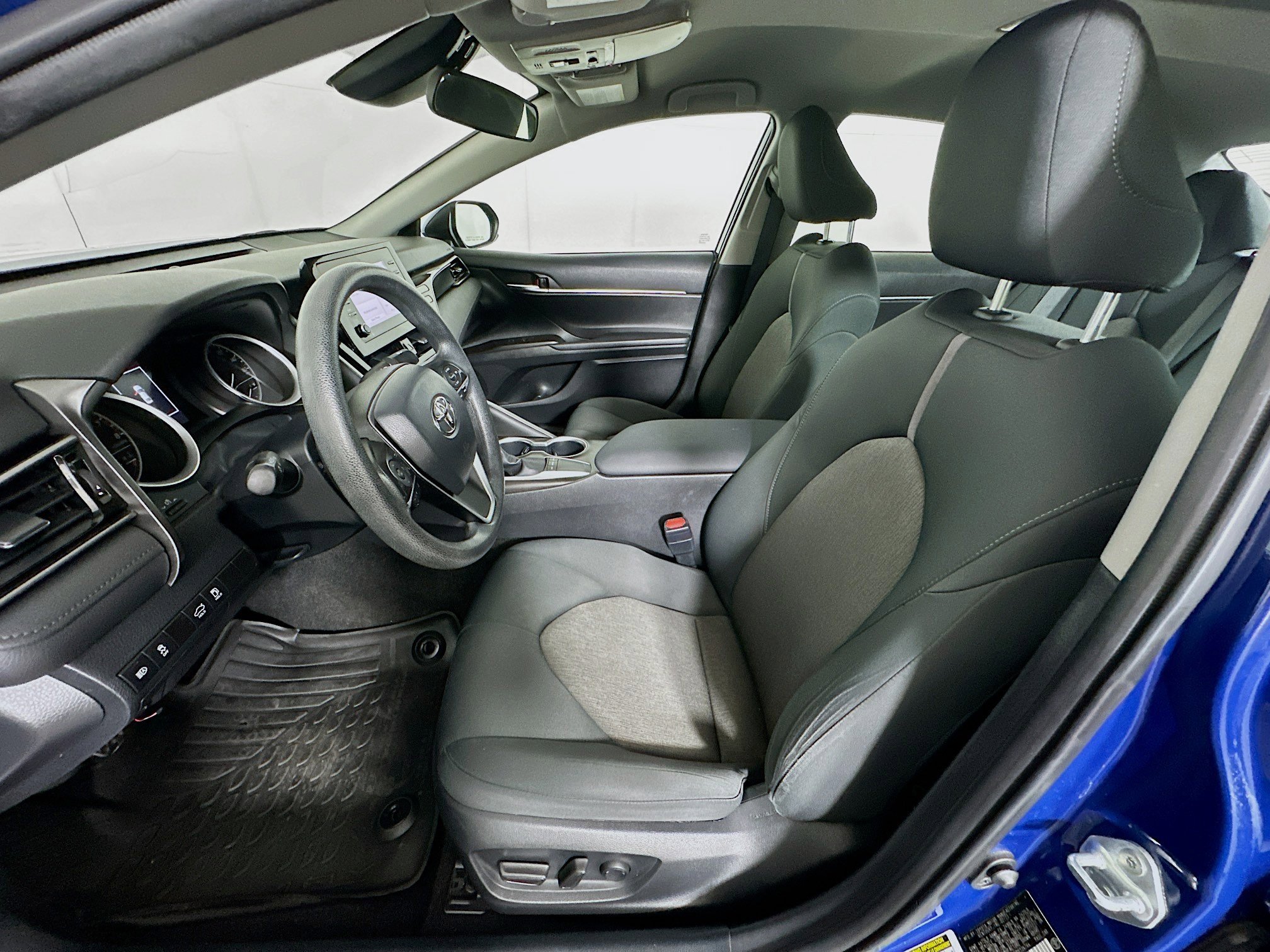 Used 2023 Toyota Camry LE FWD image 13