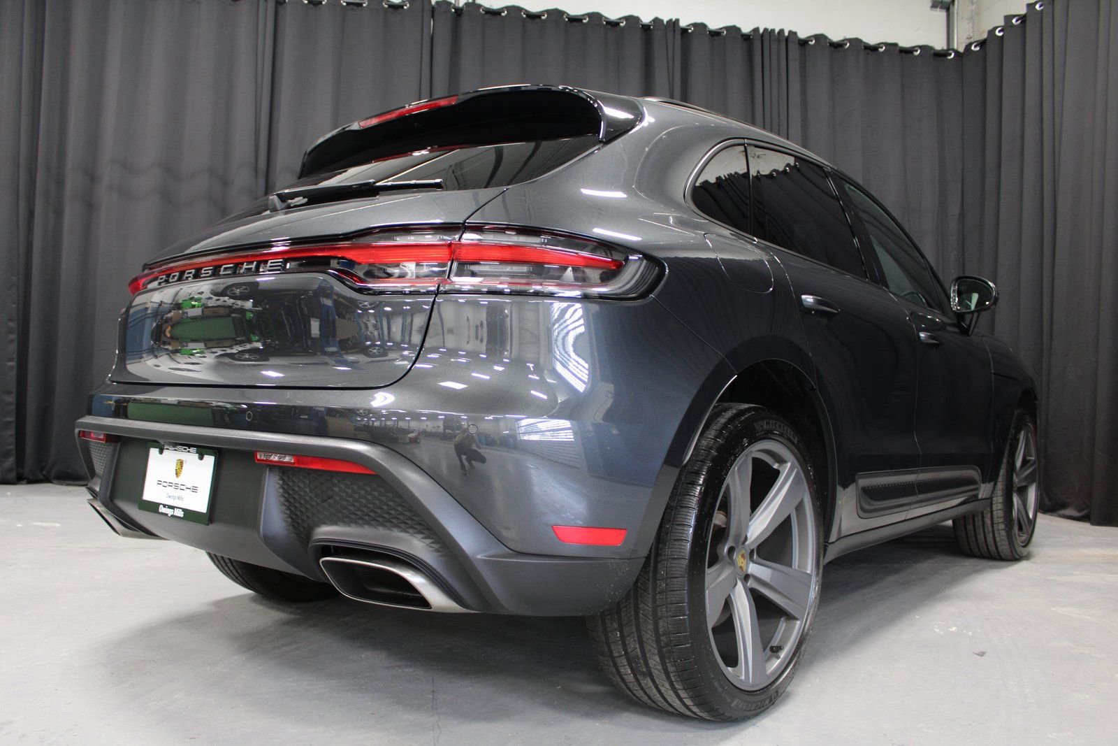 Used 2025 Porsche Macan image 3