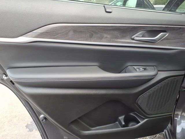 New 2025 Jeep Grand Cherokee L Limited w/ Luxury Tech Group II image 11