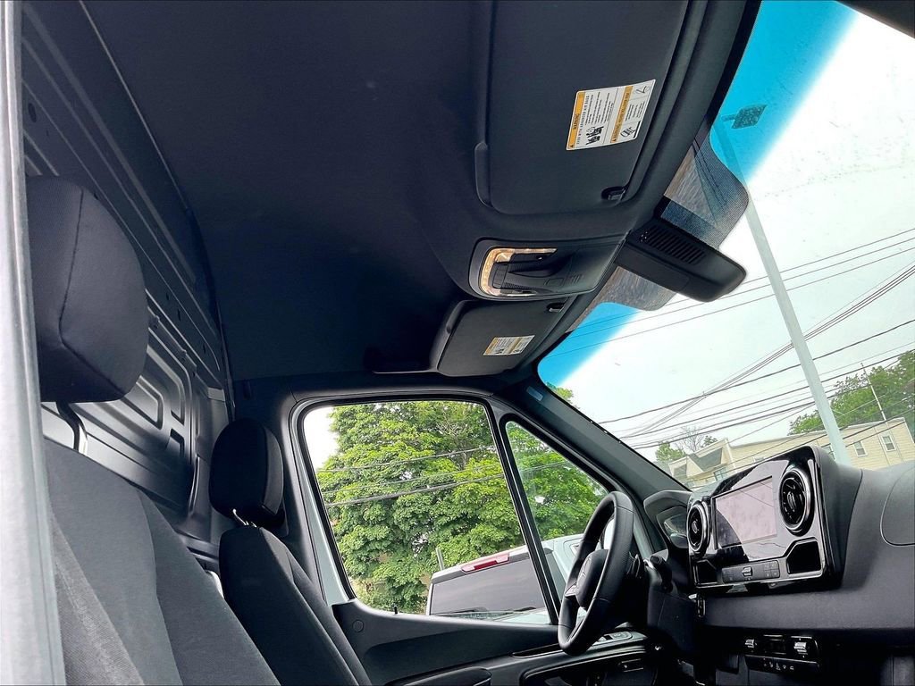Used 2025 Mercedes-Benz Sprinter 2500 image 22