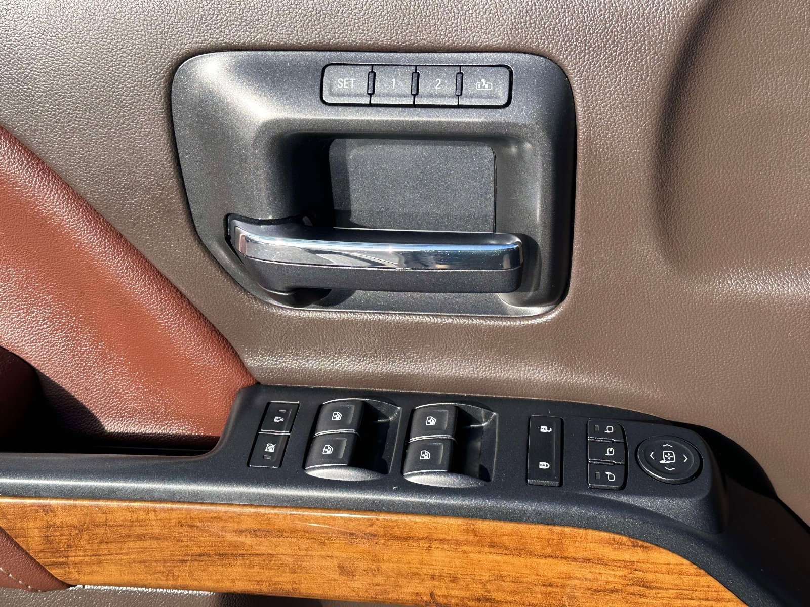 Used 2018 Chevrolet Silverado 1500 High Country image 21