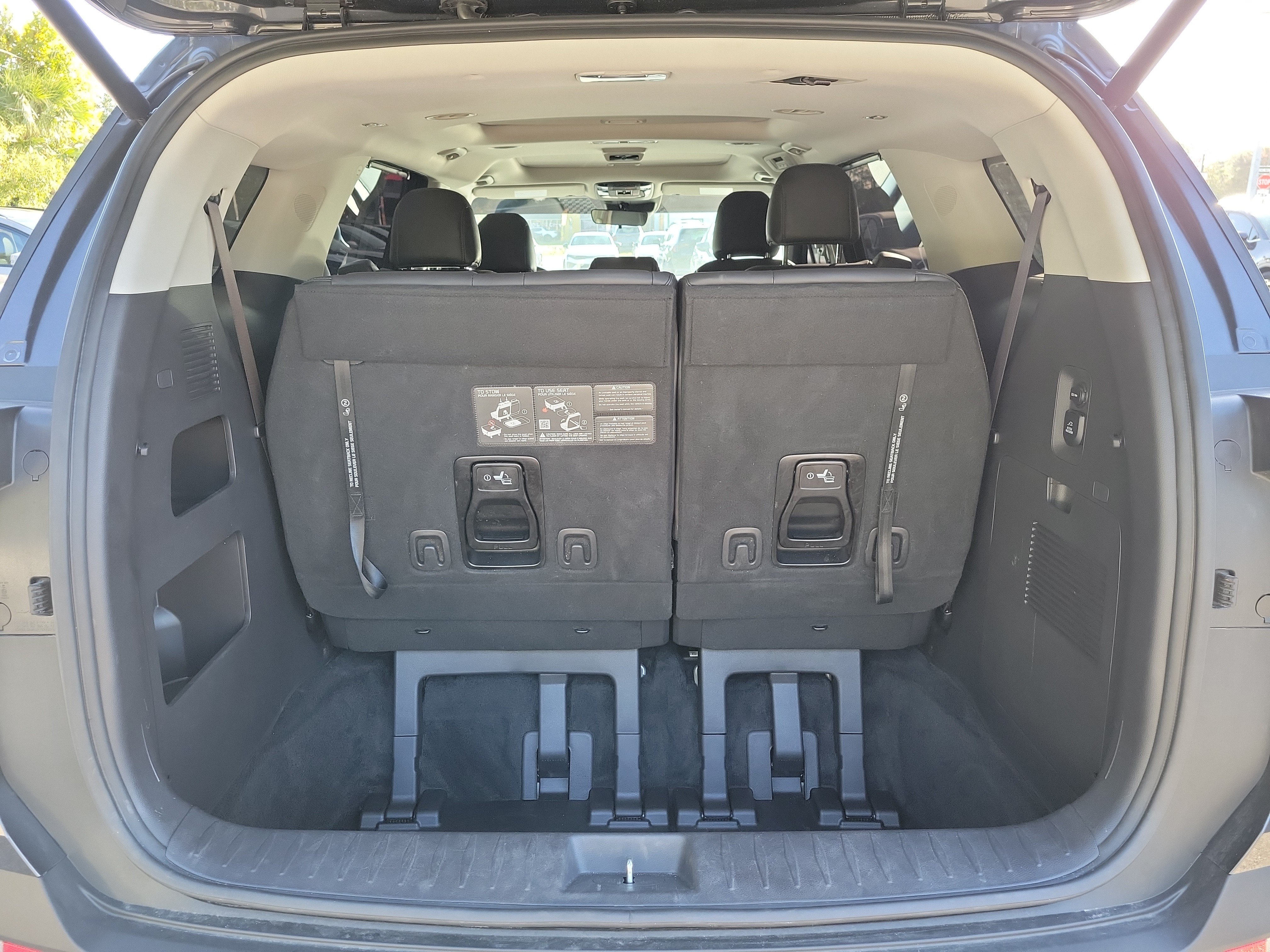 Certified 2025 Kia Carnival SX w/ SX Dark Edition Package FWD image 12