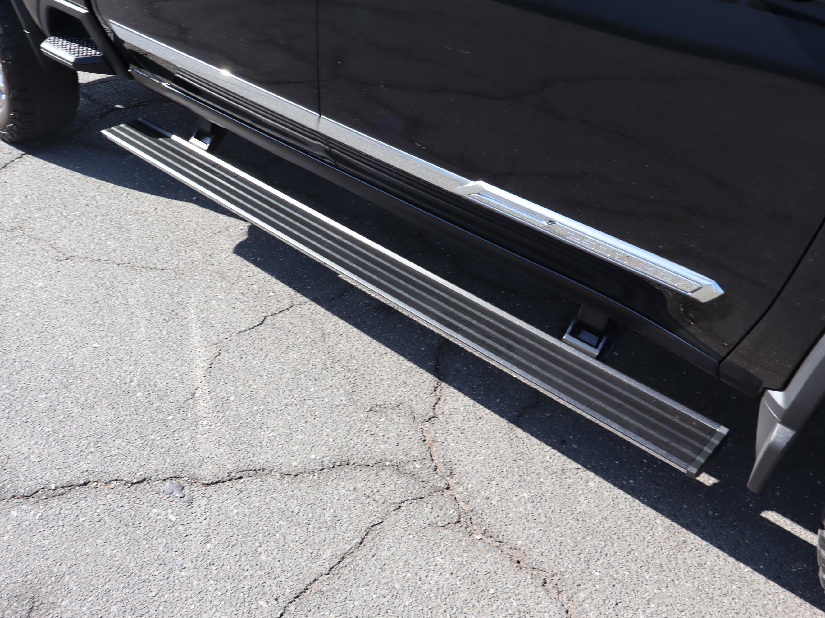 Used 2024 Chevrolet Silverado 2500 High Country w/ High Country Premium Package image 14