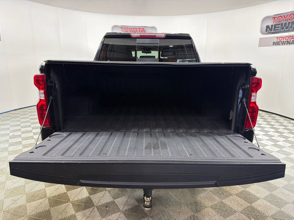 Used 2023 Chevrolet Silverado 1500 LT w/ Z71 Off-Road Package image 18