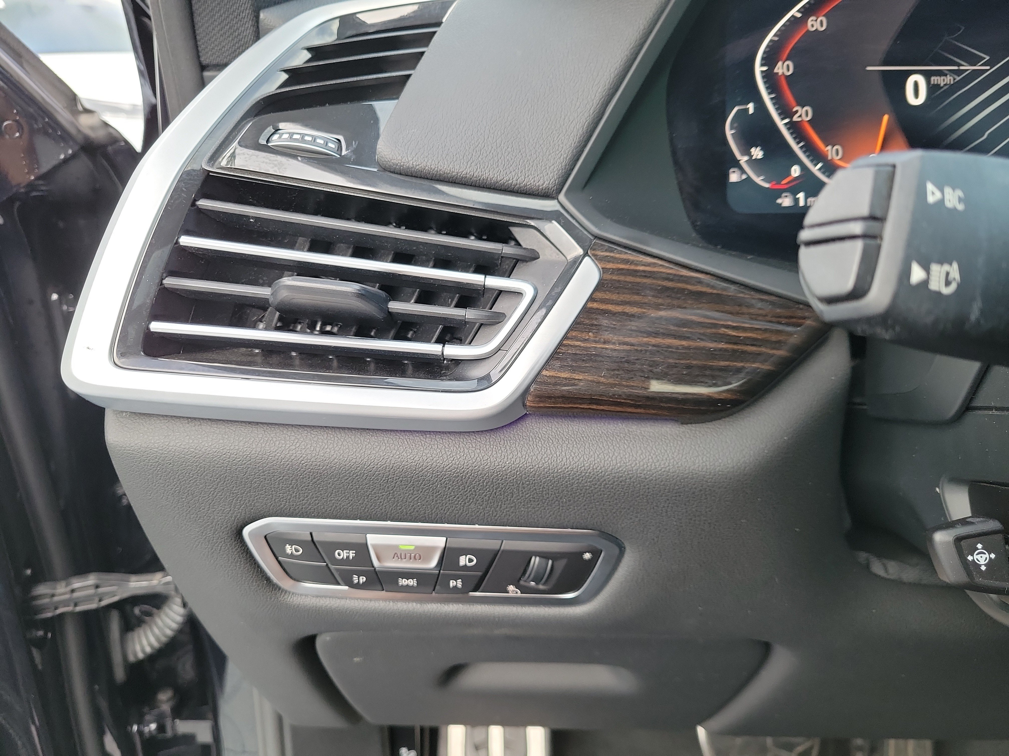 Used 2021 BMW X5 sDrive40i w/ M Sport Package RWD image 15