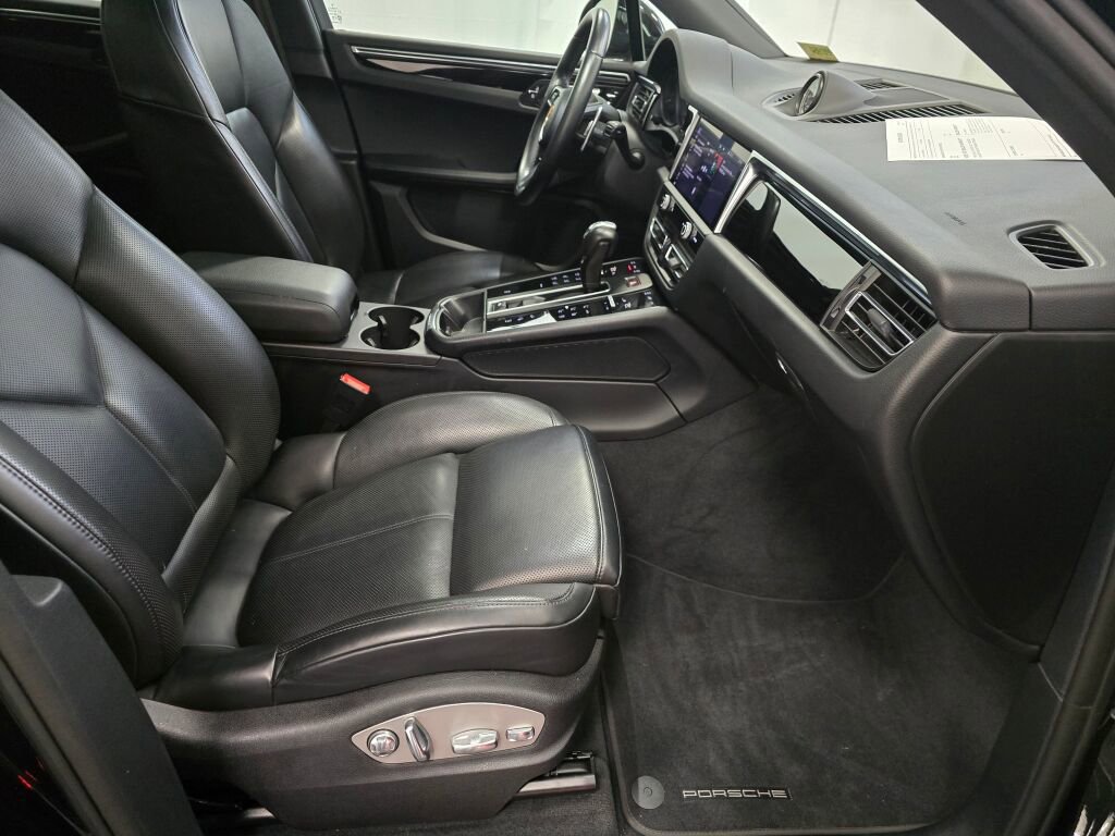 Certified 2024 Porsche Macan image 22