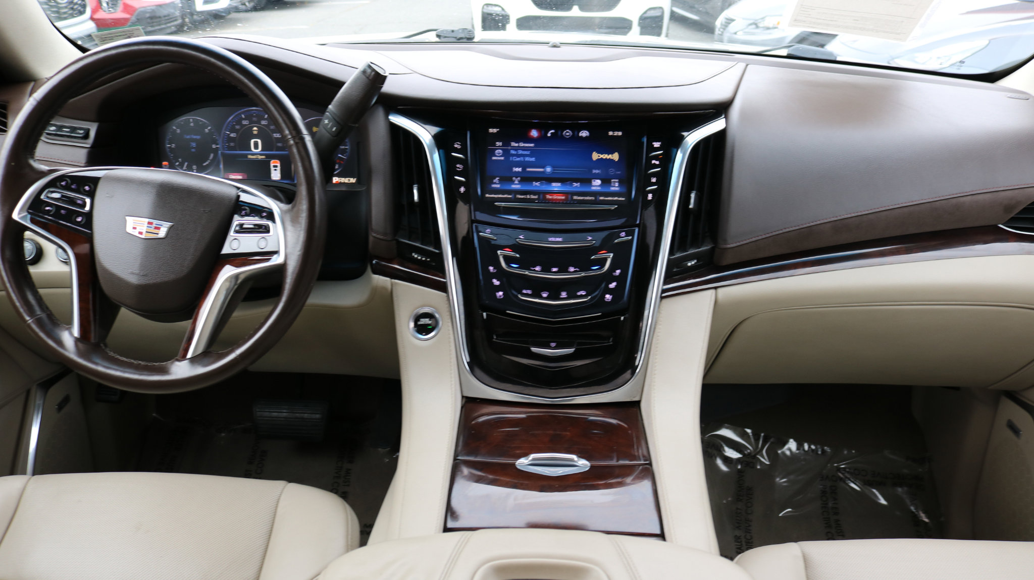 Used 2015 Cadillac Escalade Luxury image 24