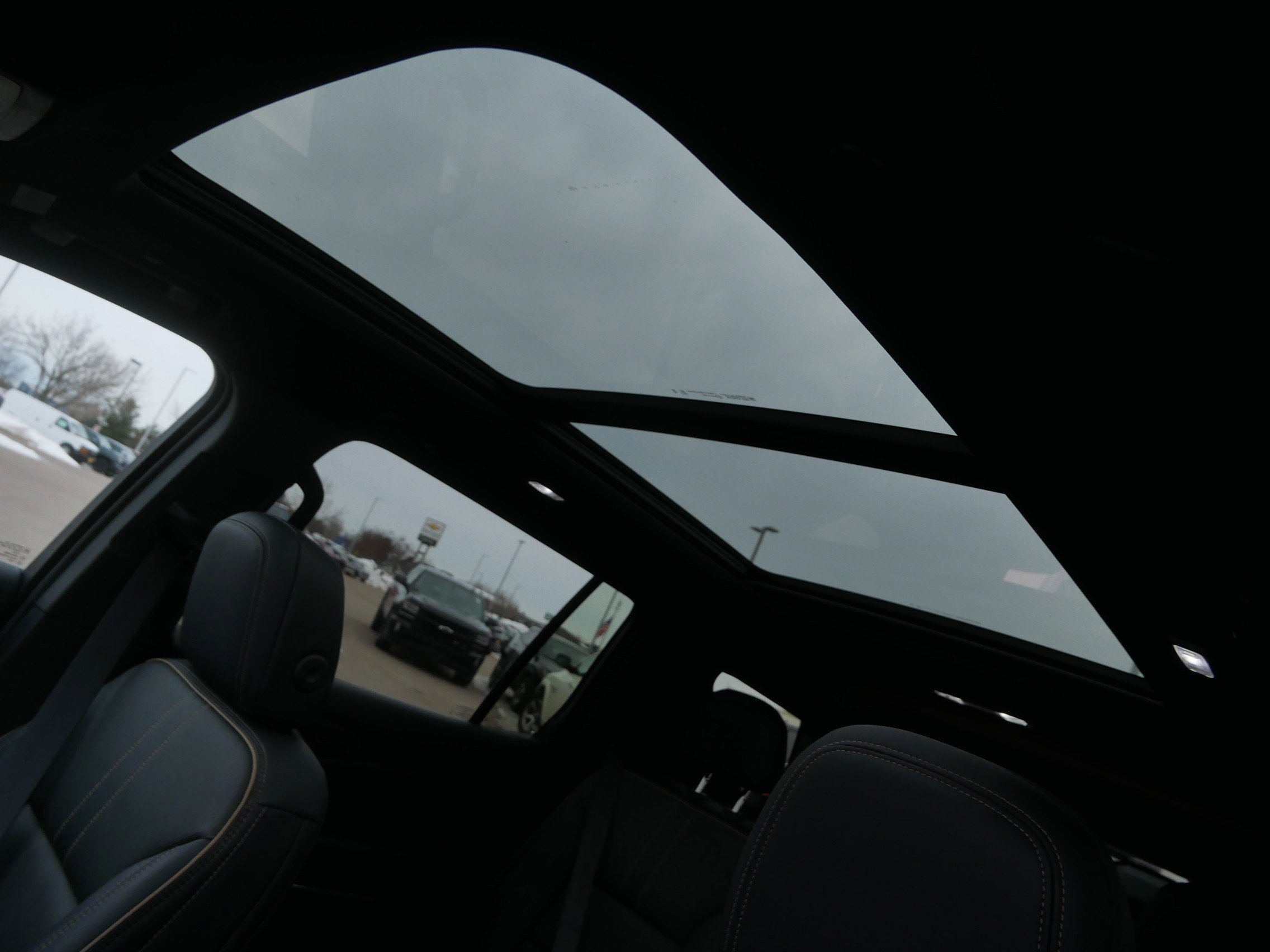 Used 2025 Chevrolet Traverse High Country image 18