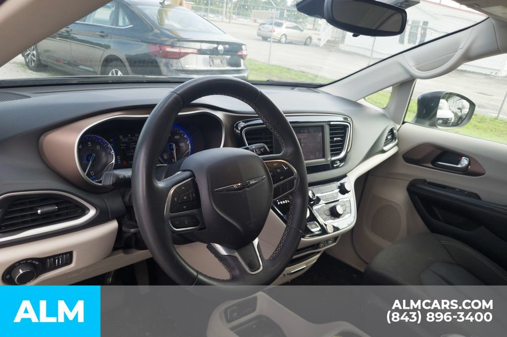 Used 2023 Chrysler Voyager LX FWD image 5