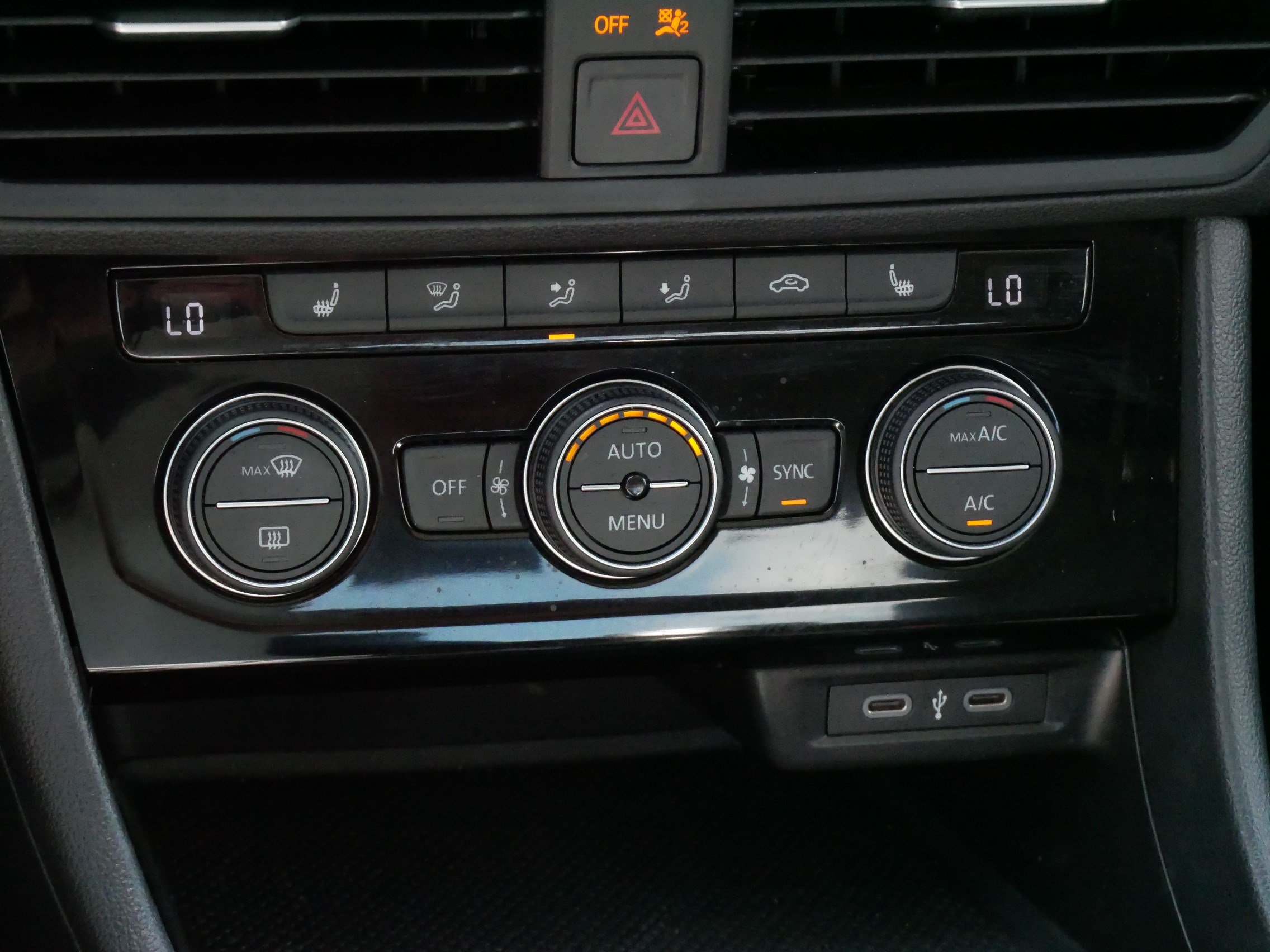 Certified 2023 Volkswagen Jetta SE w/ Panoramic Sunroof Package FWD image 23