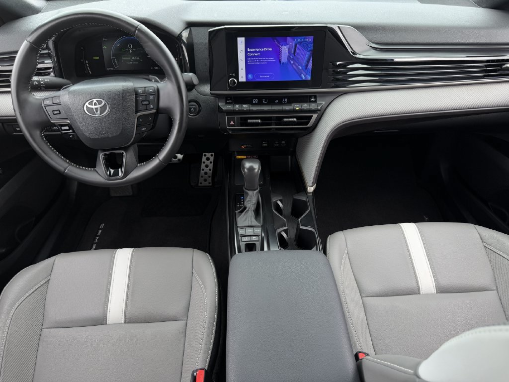 Used 2025 Toyota Camry SE w/ Convenience Package FWD image 12