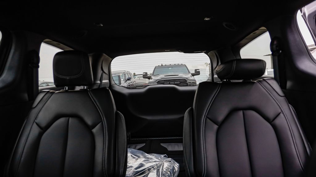 New 2027 Chrysler Pacifica Select FWD image 27