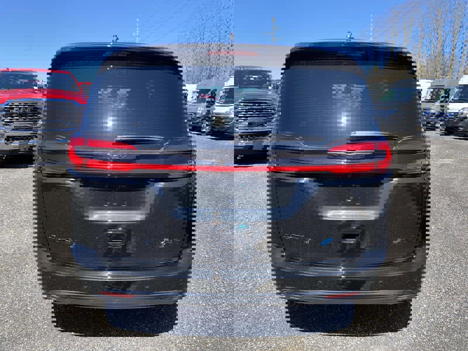 New 2023 Chrysler Pacifica Touring-L w/ S Appearance Package image 4