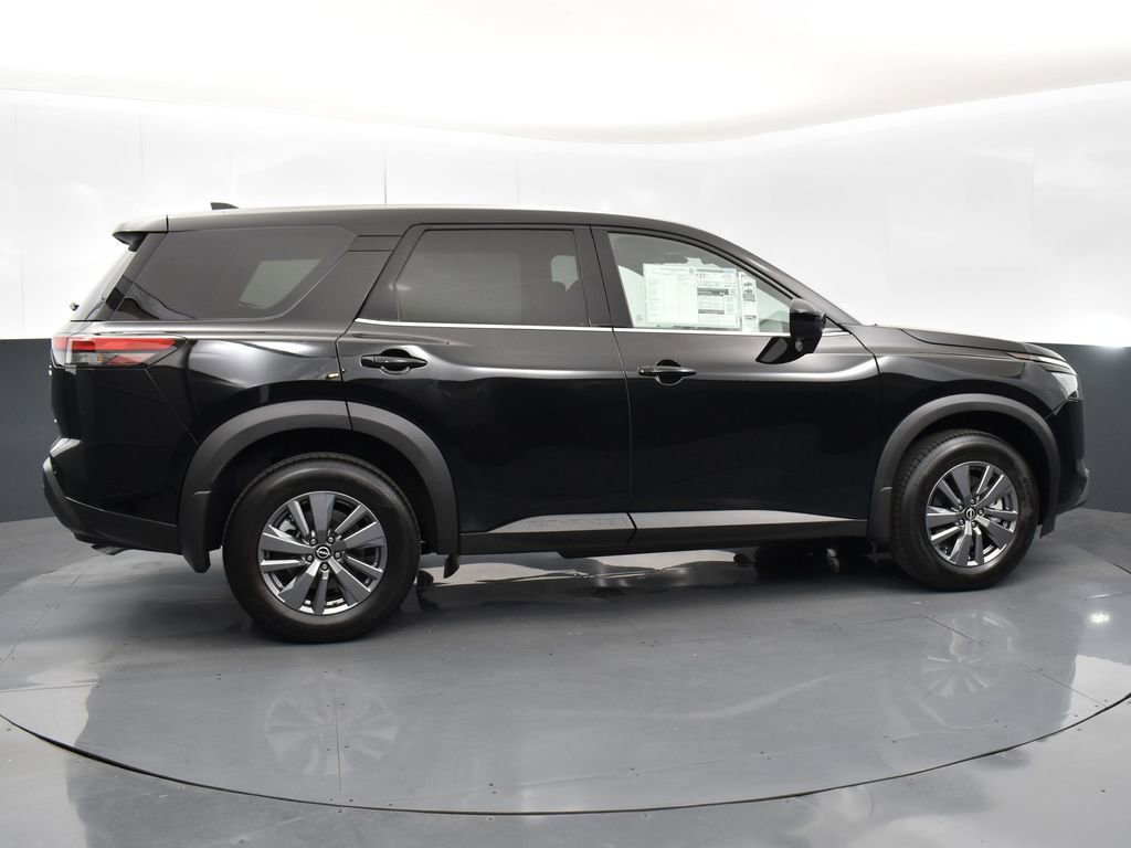 New 2025 Nissan Pathfinder S image 8