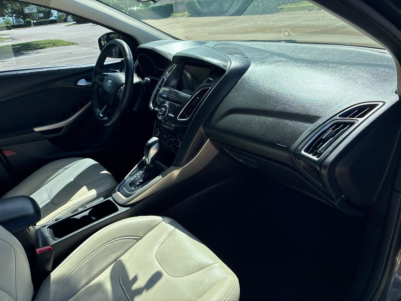 Used 2018 Ford Focus Titanium FWD image 39